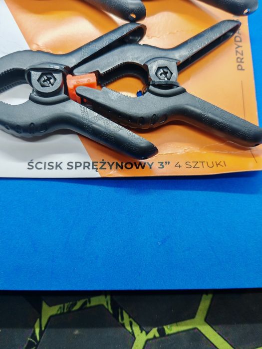 Scisk sprezynowy 3". 4 szt