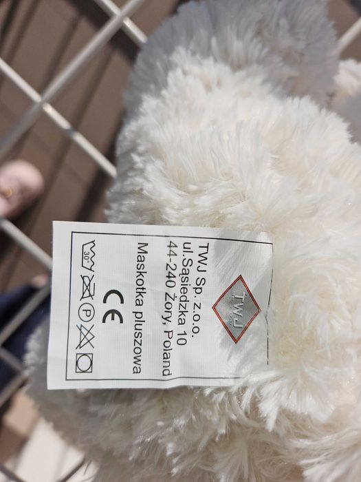 Mały renifer biały siedzący przytulanka