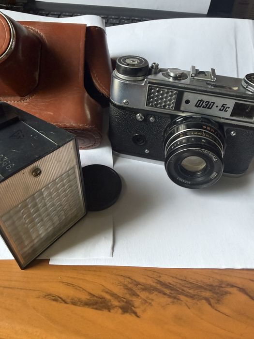 Продам советский плёночный фотоаппарат «ФЭД-5С» с объективом Индустар-61 Л/Д + вспышка