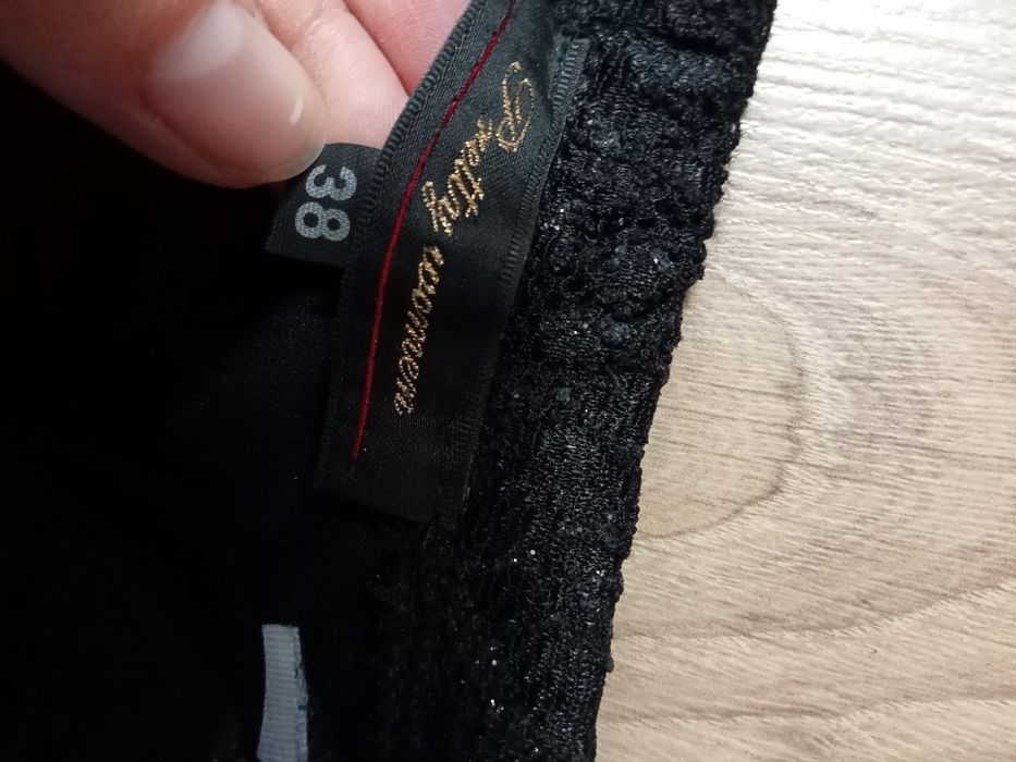 Czarna, elegancka sukienka z brokatem