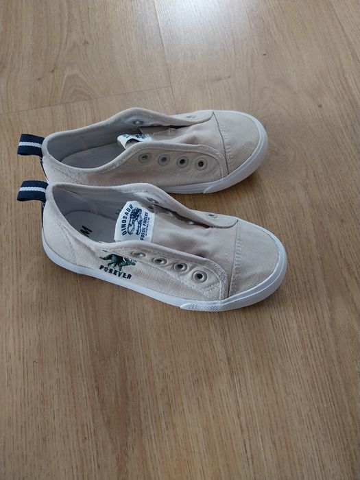 Trampki HM o rozmiarze 28,5