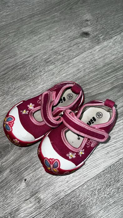 Взуття для дівчинки