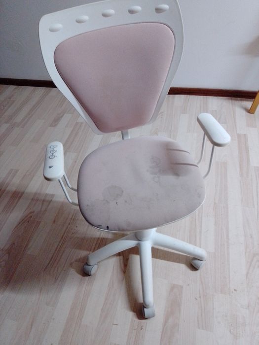 Krzesełko biurkowe dla dziecka