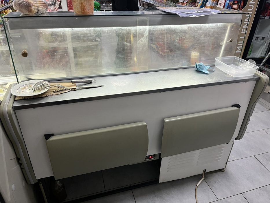 Холодильна вітрина