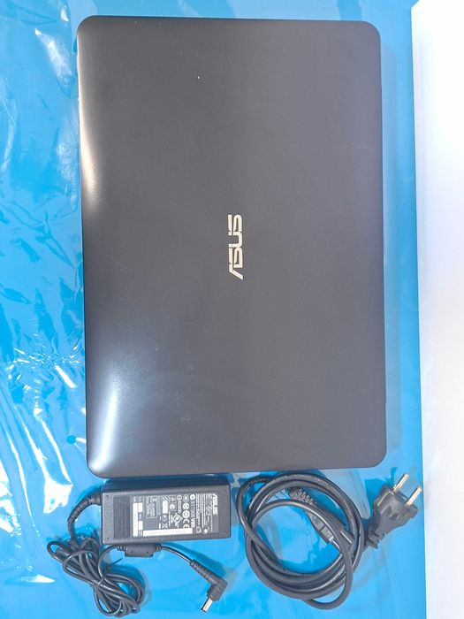 Portátil ASUS F555BA | Ecrã 15.6'' | AMD A9-9420 | 8 GB RAM - 1 TB HDD - AMD Radeon R4 | IMPECÁVEL