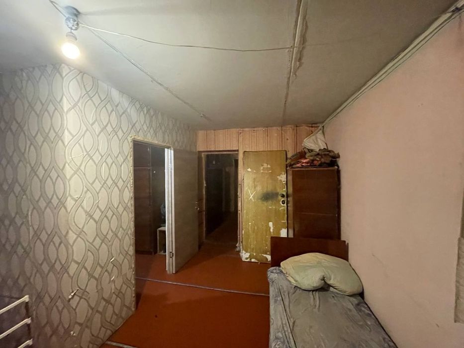 Продаж просторої кімнати в гуртожитку