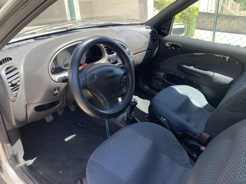 Ford Fiesta IV em bom estado