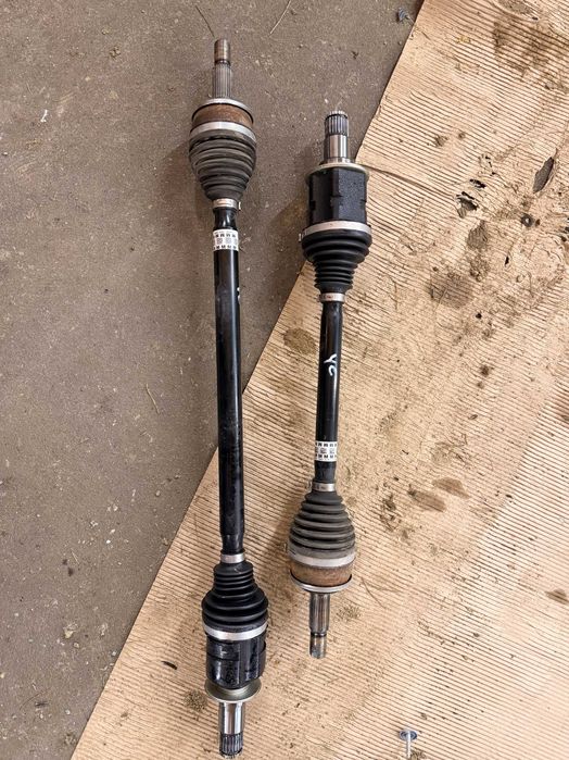 Półoś napędowa Yaris Cross hybryda 130KM