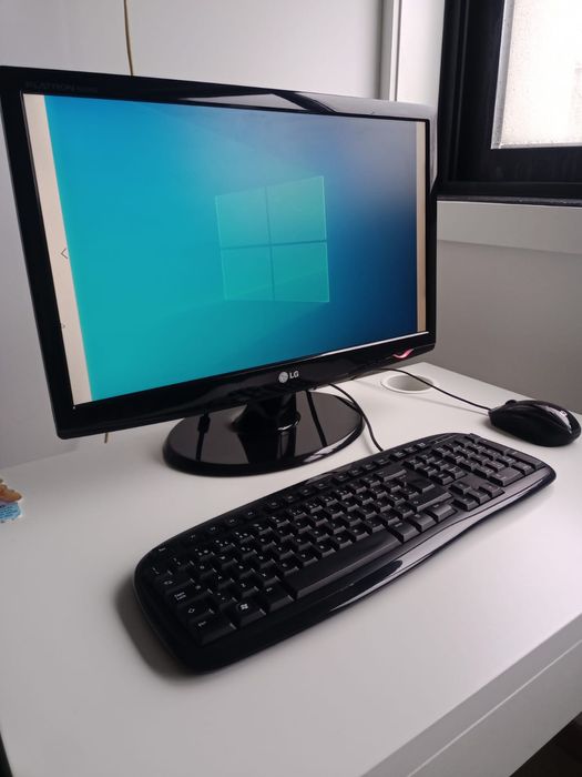 Workstation/Computador profissional + Monitor 22" + Teclado + Rato
