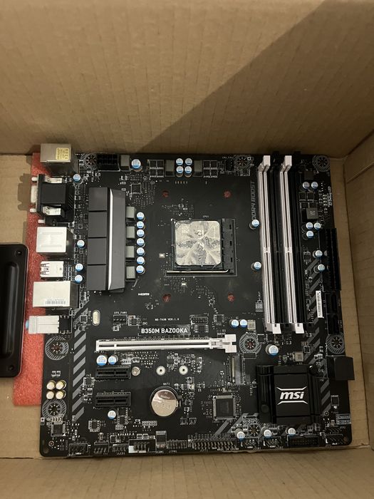 Amd Ryzen 3 2200 e MSI B350m Bazooka