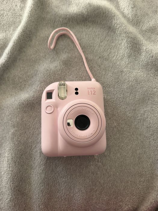 instax mini 12 рожевого кольору