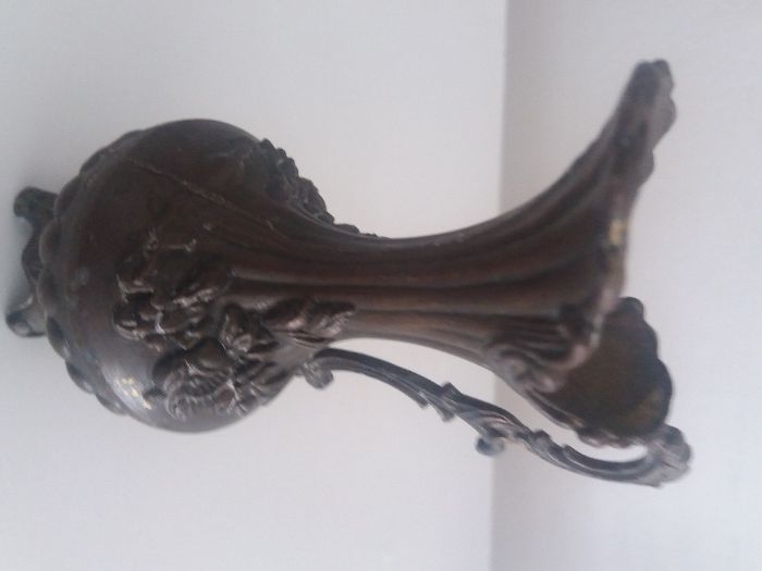 Járros bonitos em brônze antigo