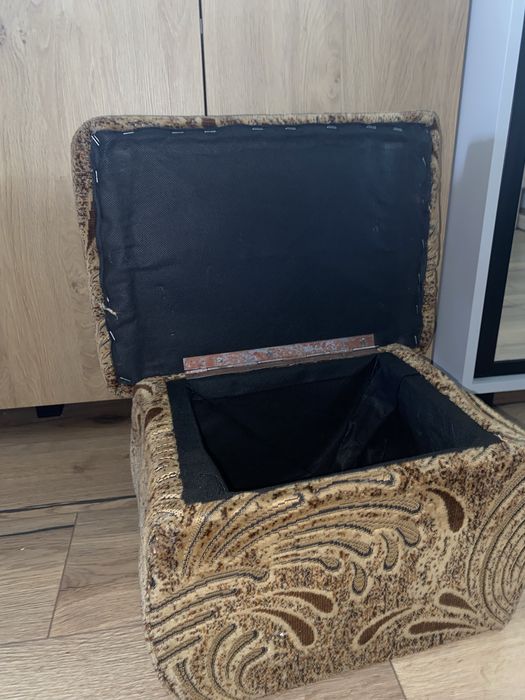 Dwa fotele brązowe + dwie pufy