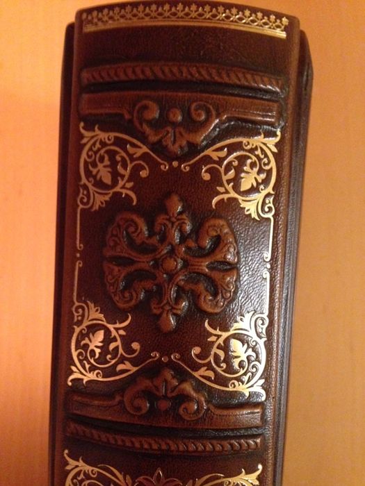 Библия с гравюрами Гюстава Доре.