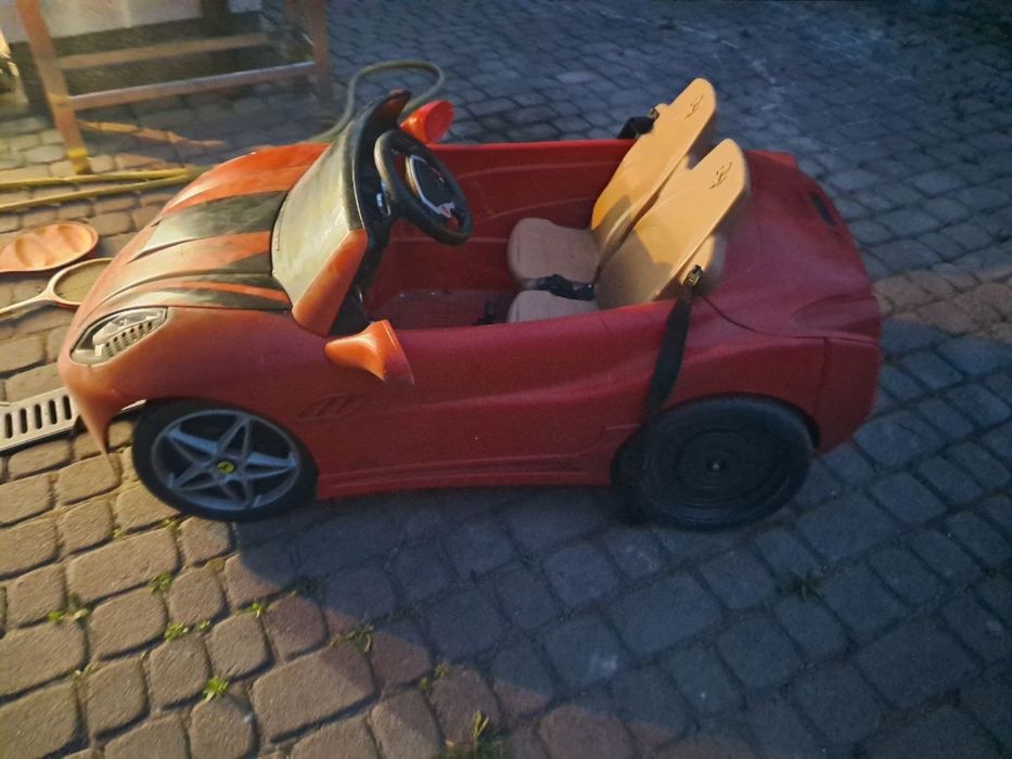 Дитяча електромашина FEZER 12V, їздить, потрібен акумулятор