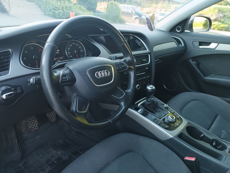 Audi A4 B8 lift, 2.0 TDI 143km, manual, bogate wyposażenie .