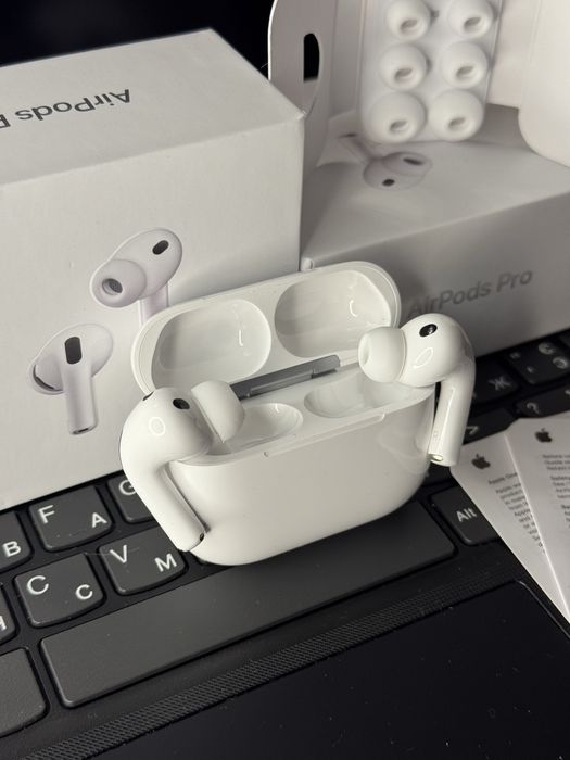 Навушники Apple AirPods Pro 3 (Шумоподавлення, режим прозорості)