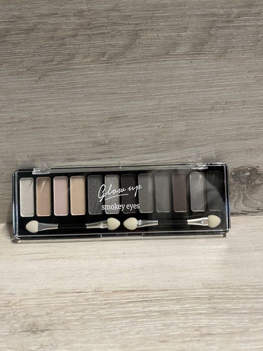 Paletka cieni Smokey eyes