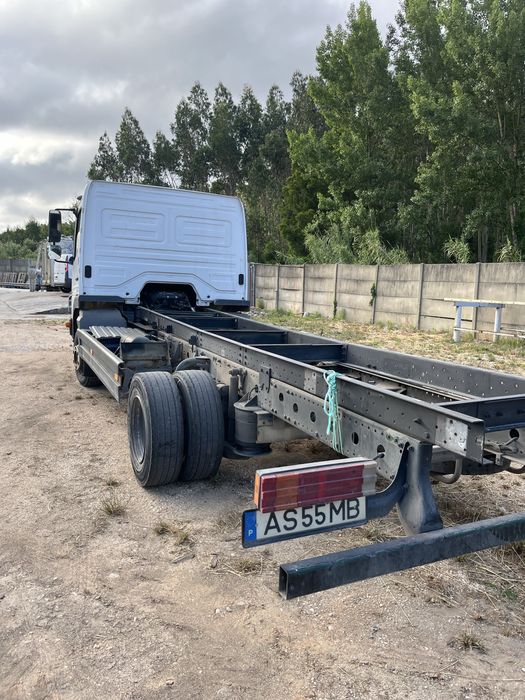 Mercedes Atego 818 de 2011 em chassis