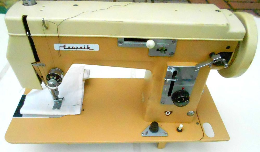 Maszyna do szycia ŁUCZNIK KL 432, żeliwna