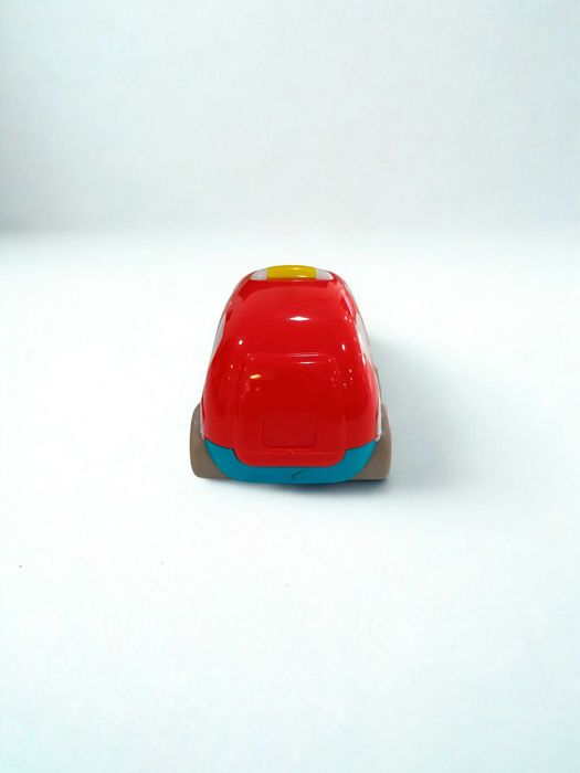 Carro de brinquedo com olhos