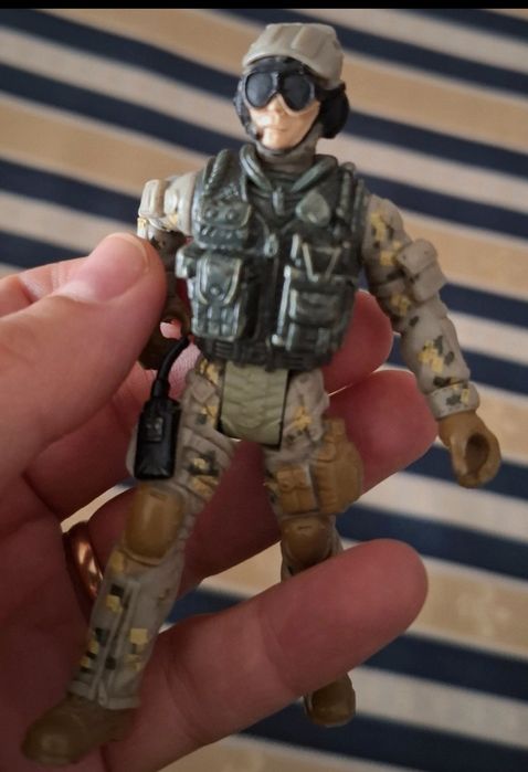 Chap Mei, boneco militar.