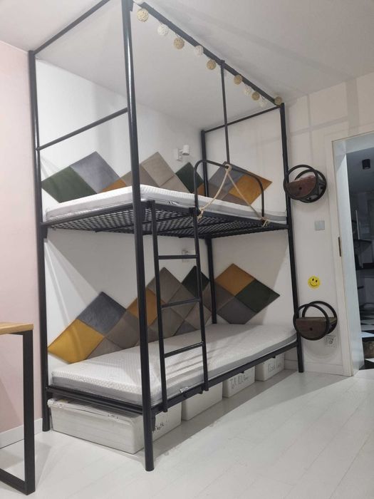 Łóżko piętrowe Antresola + Materace + Panele + Stoliczki