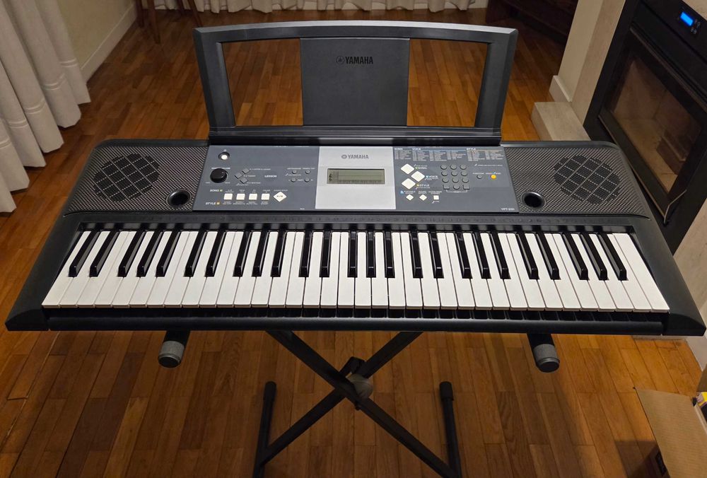 Teclado Yamaha PSR-E233431628438230814721