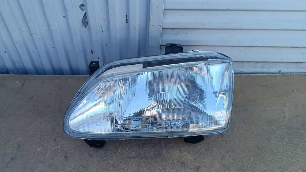 Vendo farol esquerdo de Renault Megane 1 ano 1996/99