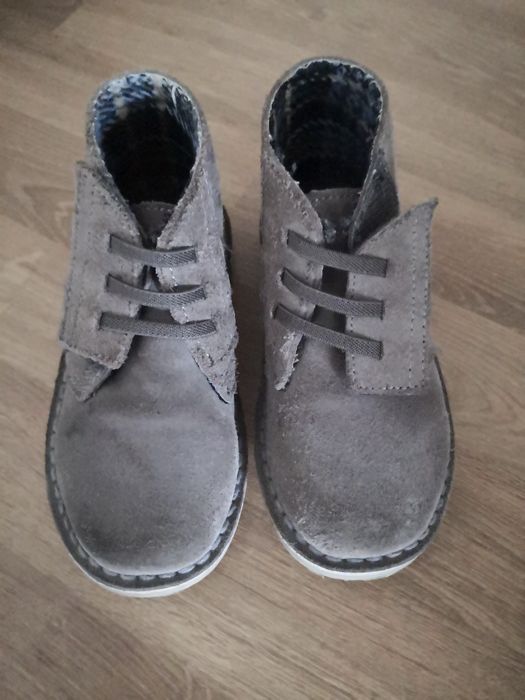 Vendo botim de menino em pele