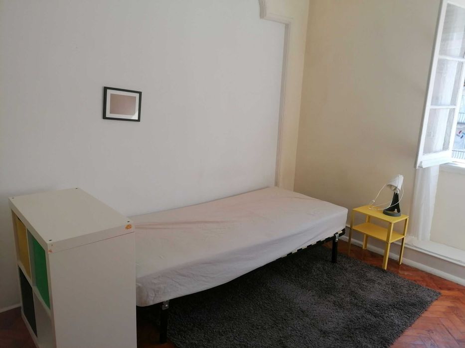 Quarto nas Avenida de Roma - Entrada a 1 Setembro