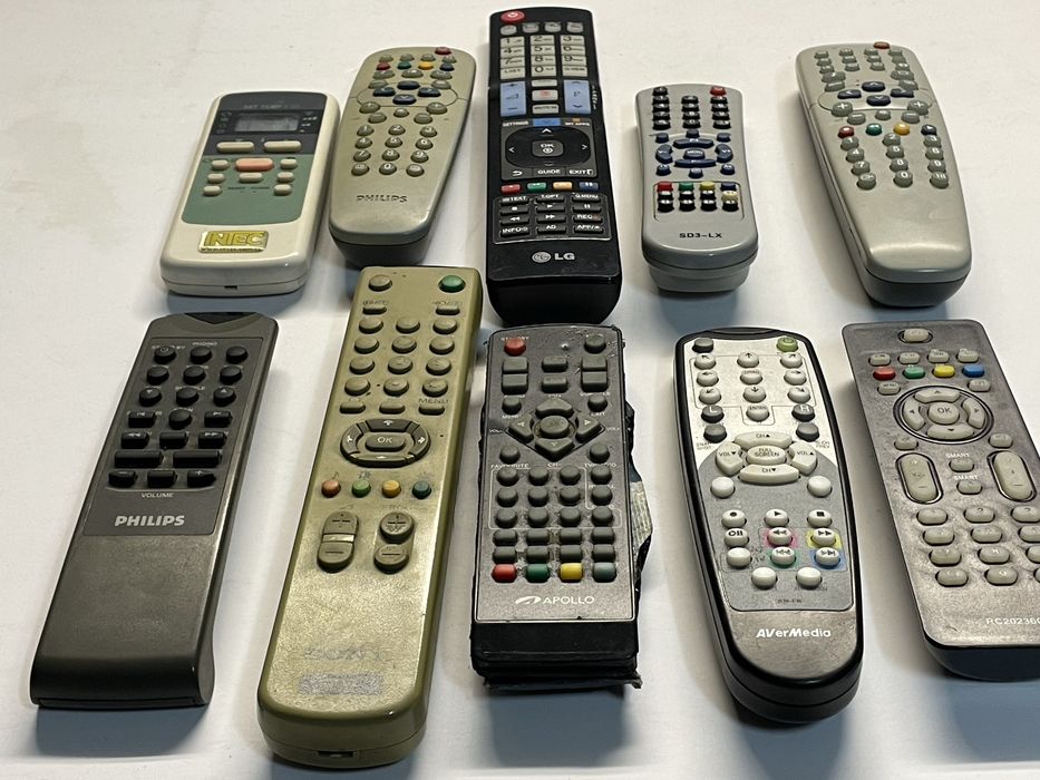 Piloty + przewody audio-video i inne żeczy.