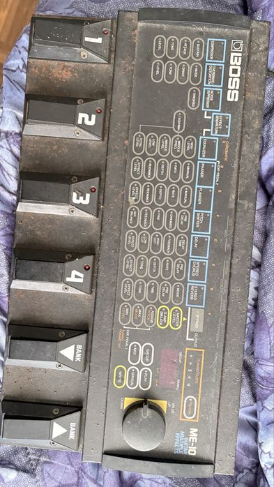 Pedaleira Boss Me-10