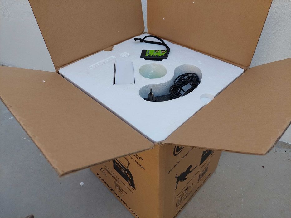 Máquina GODOGGO atira bolas ténis para cães