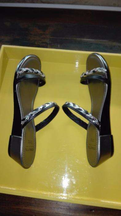 Chinelas Cerutti novas