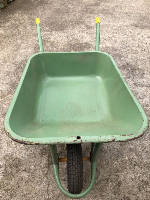 Carro de.  Mao antigo.  Novo