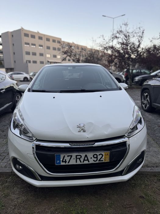 Peugeot 208 branco