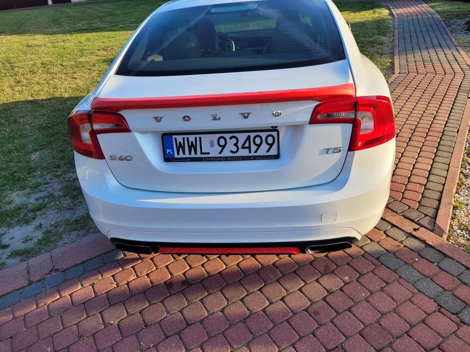 VOLVO S60 rok 2015 benzyna