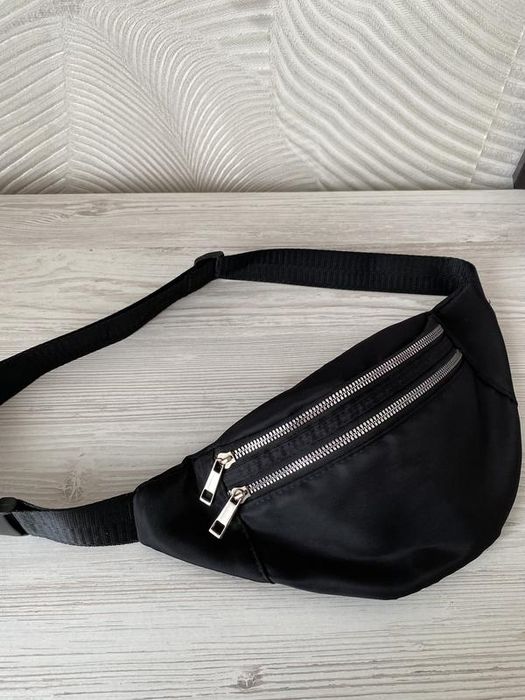 Жіноча сумка бананка