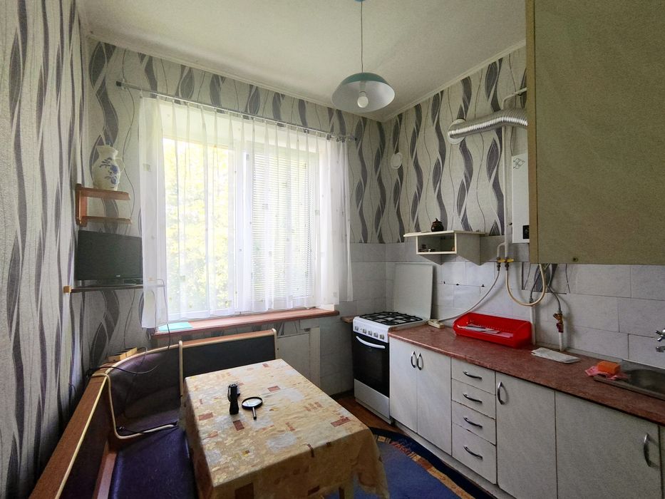 = продаж 2-х кімнатної сталінки в центрі міста