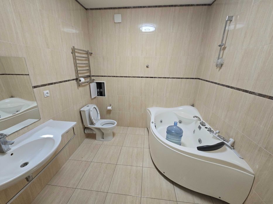 Вільна! Від власника! Продаж 4-к квартири вул. Раїси Окіпної 4. 5 пов.