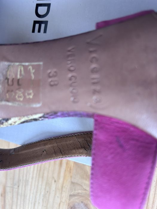 Sandalias  de tiras em pele novas
