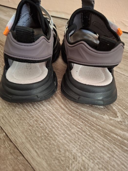 Продам дитяче взуття