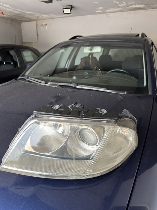 Oticas/farol dianteiras oroginais VW PASSAT B5 2002