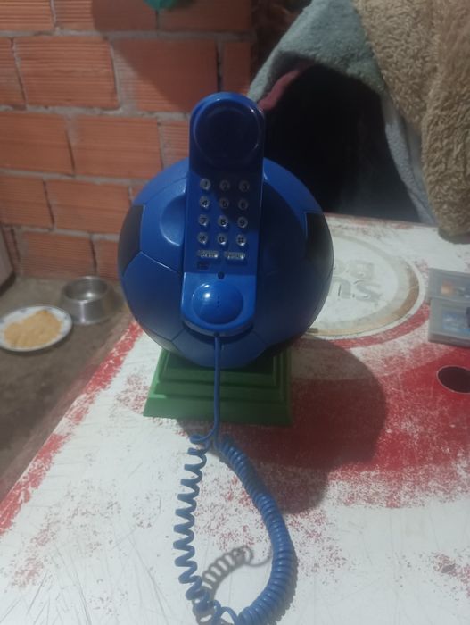 Telefone em bola de futebol raro