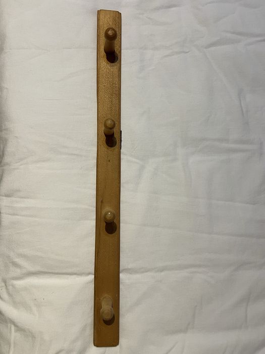 Cabide de madeira / suporte de roupa da Zara Home