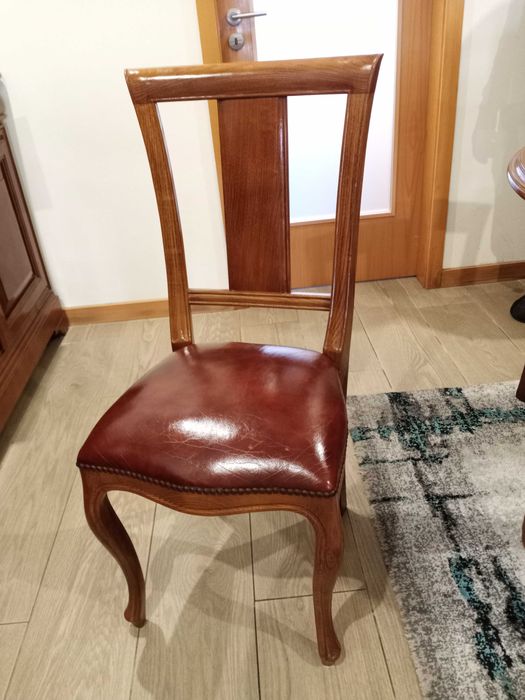 Mesa de sala estilo clássico