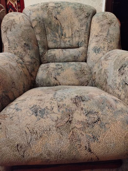 Мебельные кресла для гостиной в отличном состоянии.