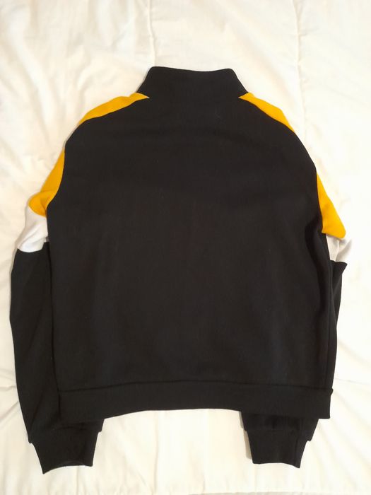 Camisola Preta com Gola