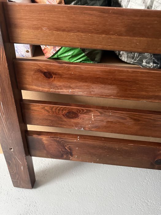 Sprzedam lóżko drewniane 140x200 cm